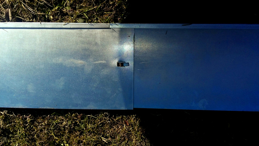 Instalace ocelového obrubníku (4. krok)