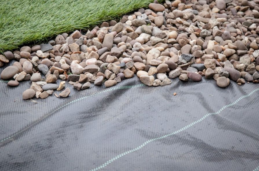 Geotextilie pod kačírek