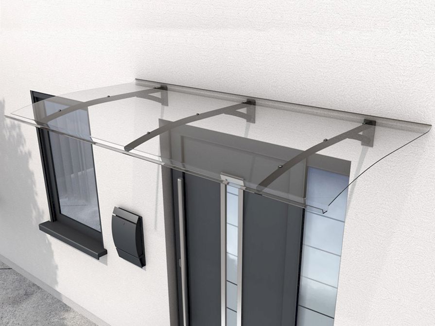 Vchodová stříška nad dveřmi domu